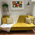 Charming House In With Shared Pool Lägenhet *