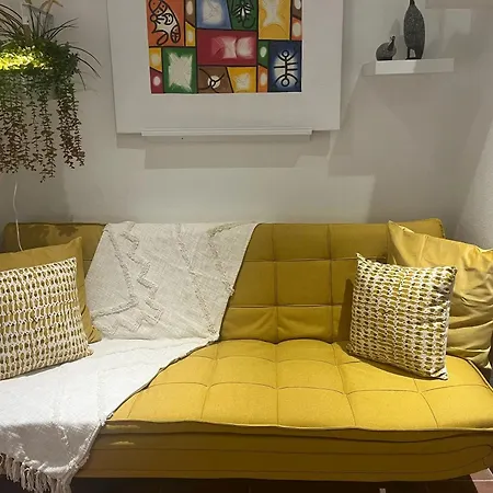 Charming House In With Shared Pool Apartment *