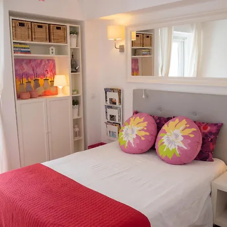 Charming House In With Shared Pool Apartment